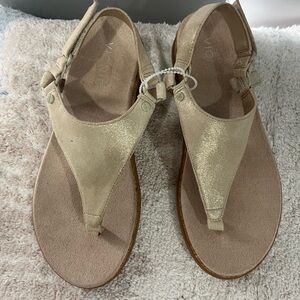 Vionic Women's Cream Sandals